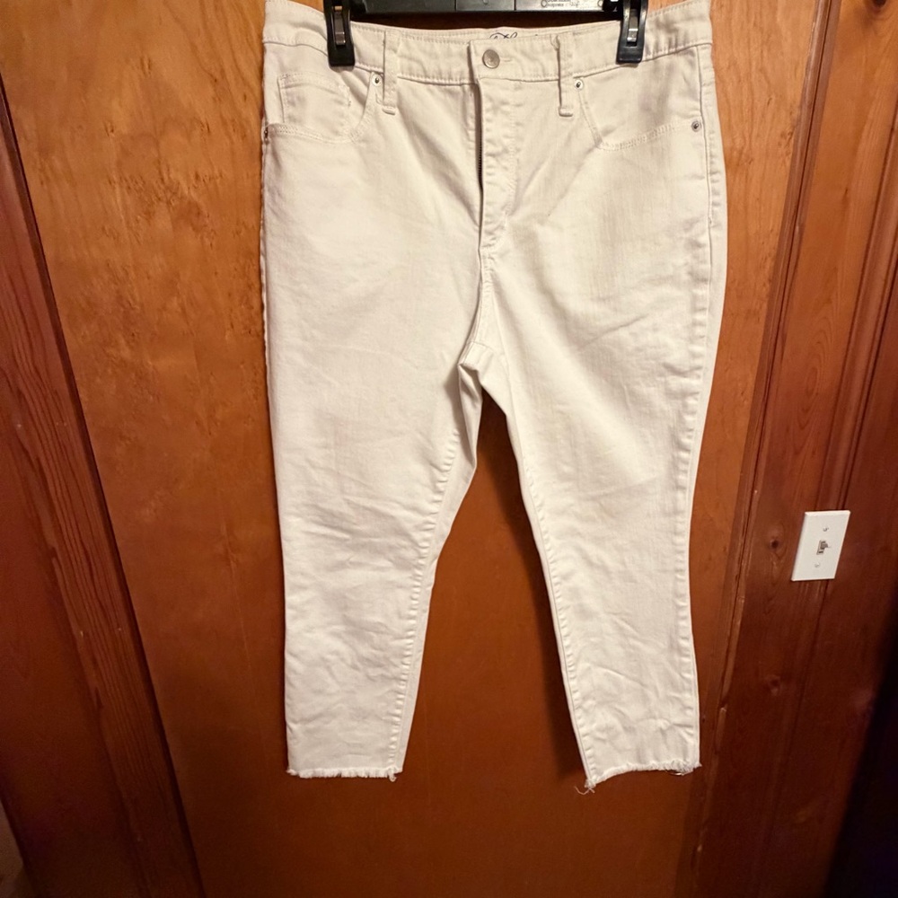 Universal Thread White High-Rise Cropped Jeans